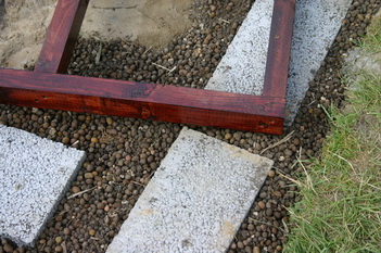 La cr�ation et construction d'une terrasse en bois - Les cadres lat�raux   6 