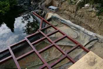 La cr�ation et construction d'une terrasse en bois - Les cadres lat�raux   8 