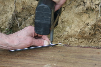 La cr�ation et construction d'une terrasse en bois - Pr�sentation et fixation du planch�  7 
