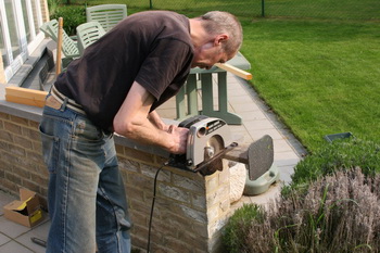 La cr�ation et construction d'une terrasse en bois - Les pattes de sout�nement de la terrasse en bois  12 